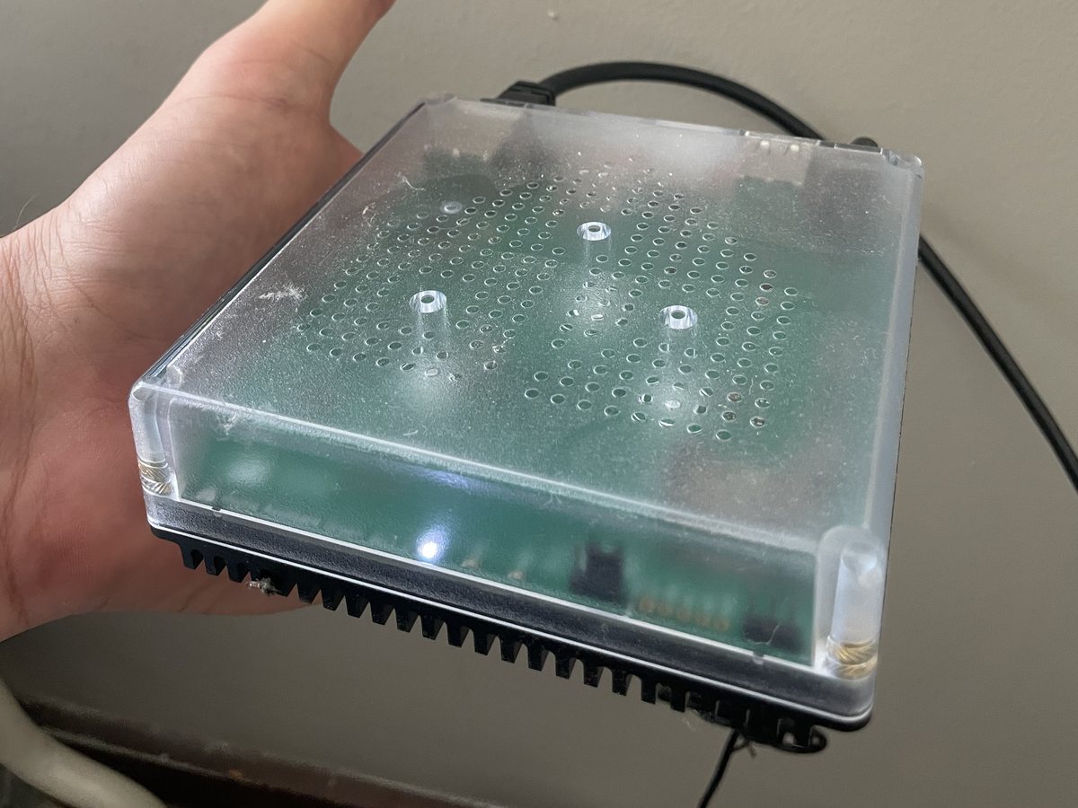 De Home Assistant Green: een compact kastje ter grootte van een hand